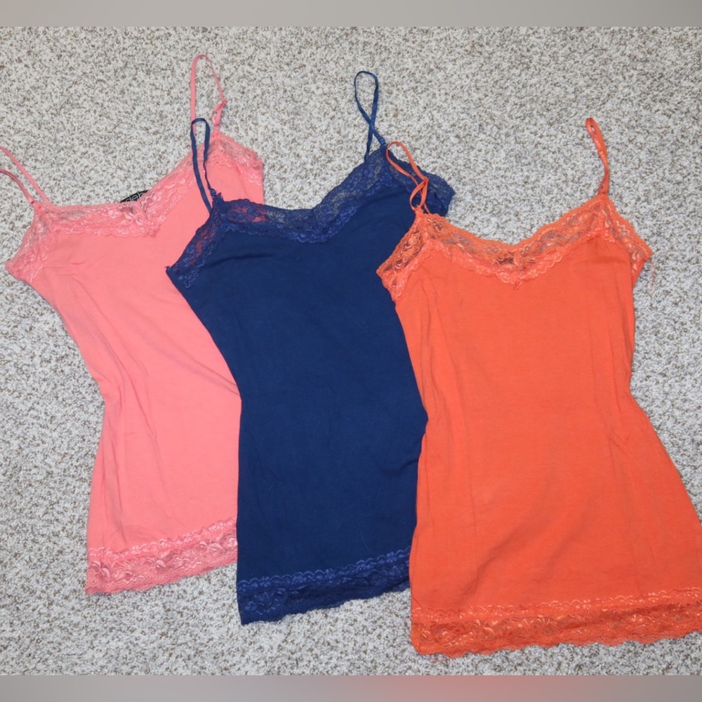 3 pack of lacey tanks! perfect condition